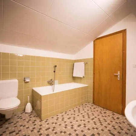 Perfect Location - Four Bedroom Apartment Bagnes