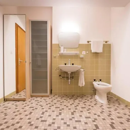 Perfect Location - Four Bedroom 公寓 *